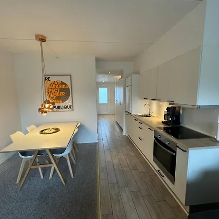 4 Personer - Henne *