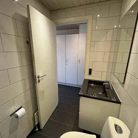 4 Personer - Henne Lejlighed