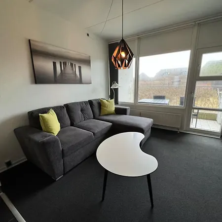 4 Personer - Henne Lejlighed