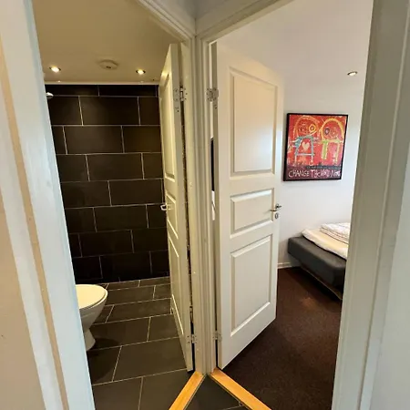 4 Personer - Henne Lejlighed