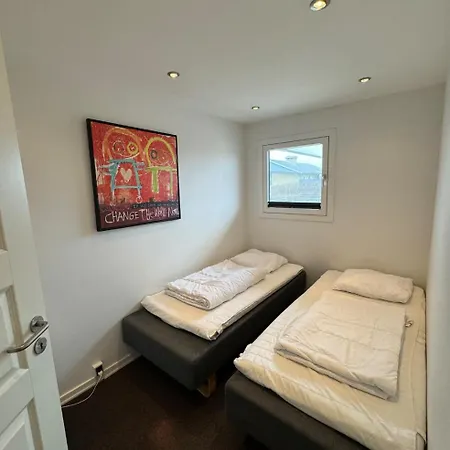 4 Personer - Henne Lejlighed